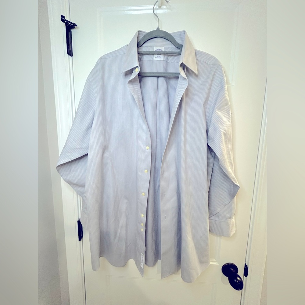 Brooks Brothers Men’s Button Down Shirt- Light Gray- 17 1/2-2/3 EUC